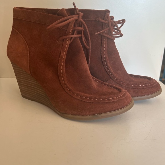 Lucky Brand Ysabel Rust Suede Wedge Boots in size 8 - Picture 3 of 9